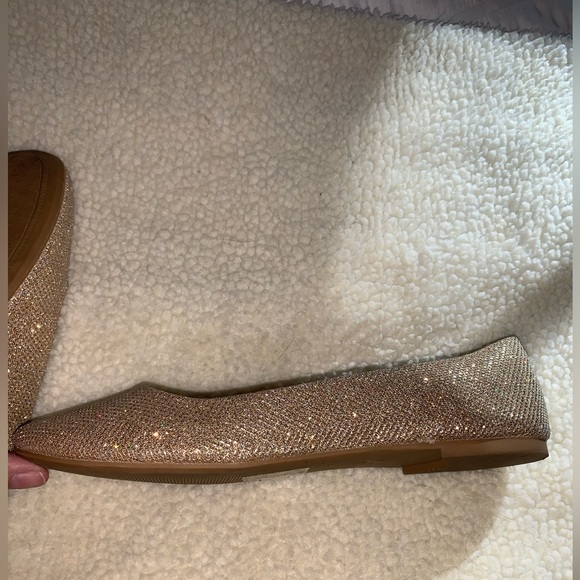Mix No. 6 gold very sparkly flats size 8. - Picture 8 of 15
